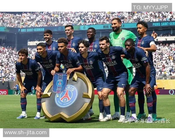 英超激战：里昂逆转巴黎圣日耳曼上演惊天帽子戏法引爆全场激情