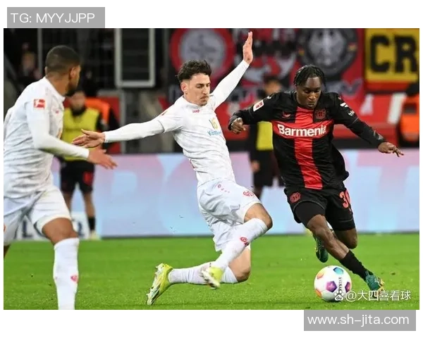 德甲焦点战巴黎圣日耳曼与莱比锡激战成和补时进球引发全场狂欢