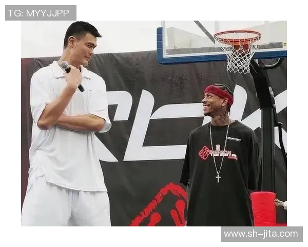 艾佛森与姚明同框合照回顾两位篮球巨星的友谊与传奇时刻