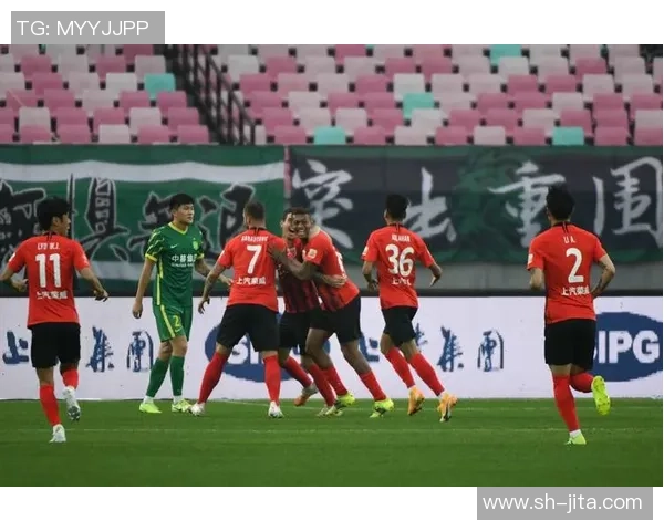 赛后分析:上海足球队与成都足球队灵活战术对比与启示 赛后分析:上海足球队与成都足球队灵活战术对比与启示