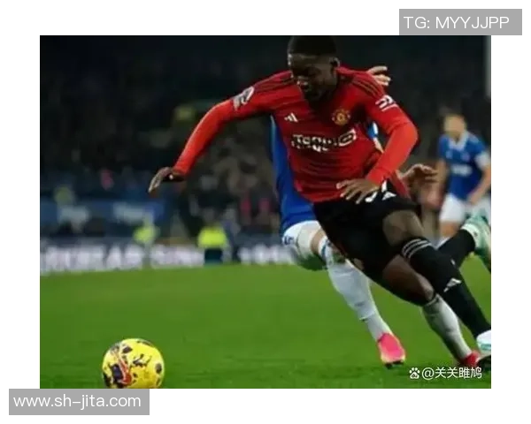 那不勒斯狂胜曼联6比2红牌事件引发全场热议与争议