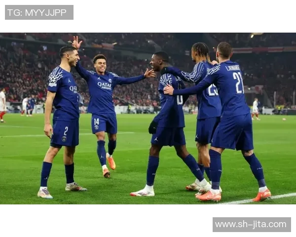 欧联杯：巴黎圣日耳曼与曼联激战成平局转会传闻引发热议